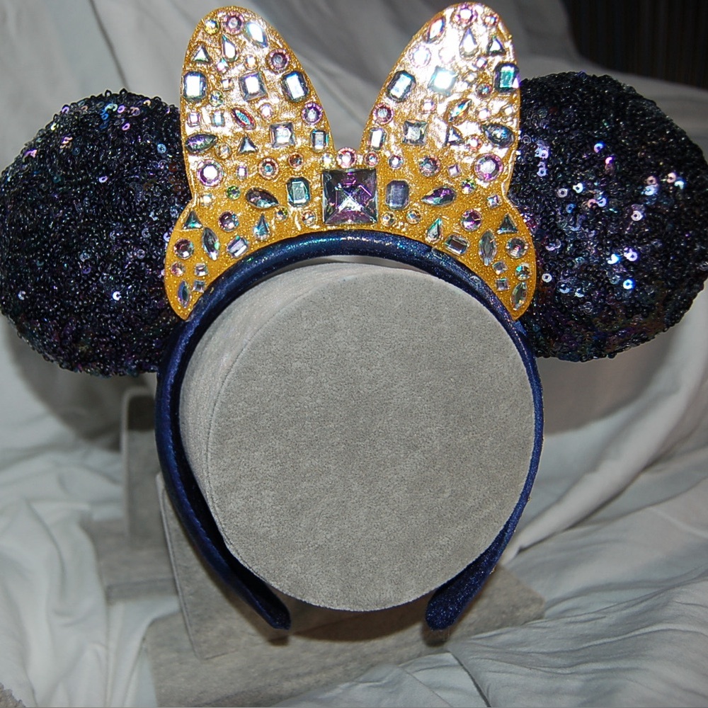 NWOT Walt Disney World 50th Anniversary Minnie Ears with a Jeweled Bow